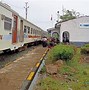 Kereta Api Berangkat Dari Stasiun Pukul 05.10